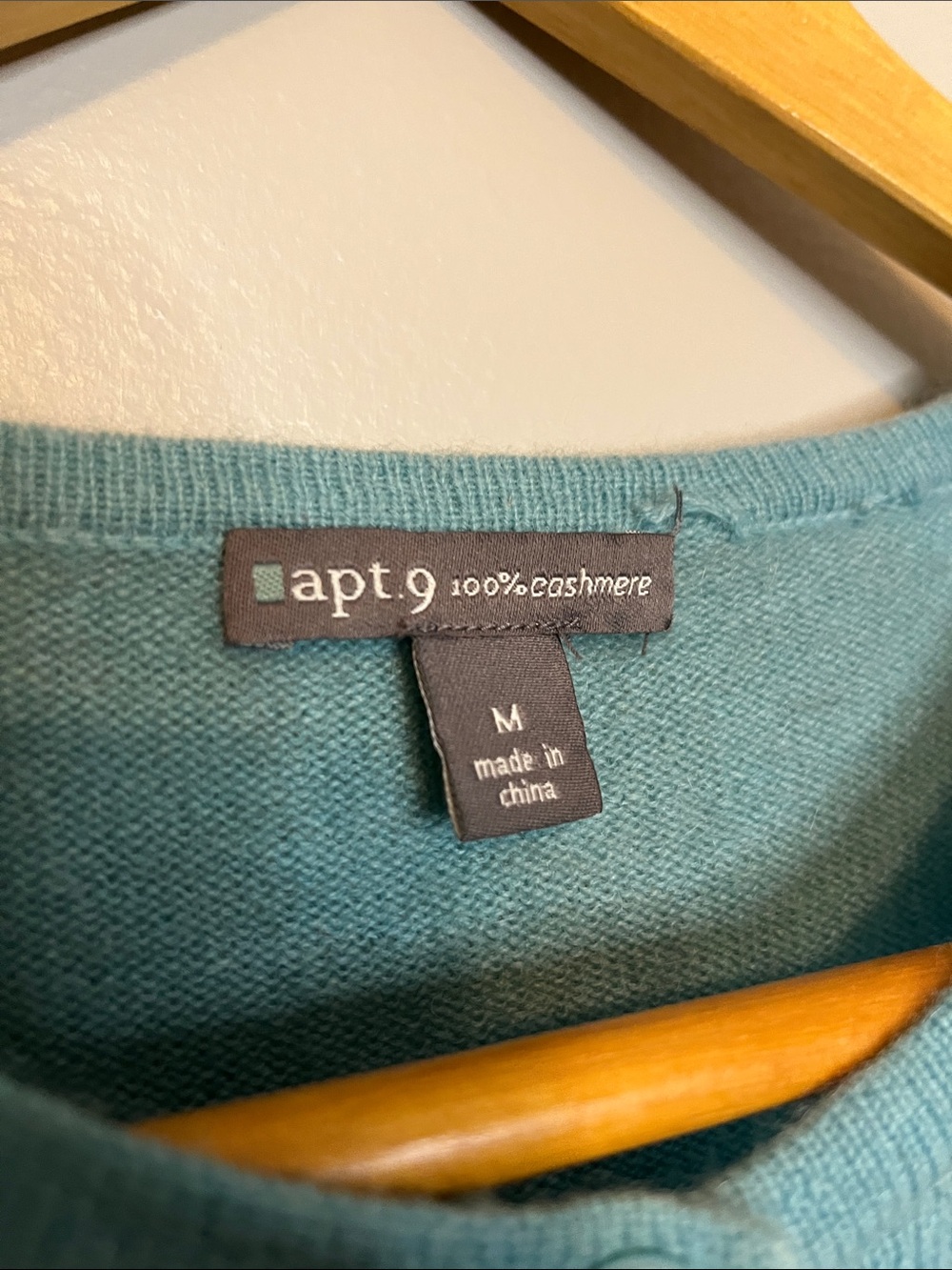 100% Cashmere Apt. 9 Women's Light Blue Crewneck Button Cardigan - Picture 6 of 11